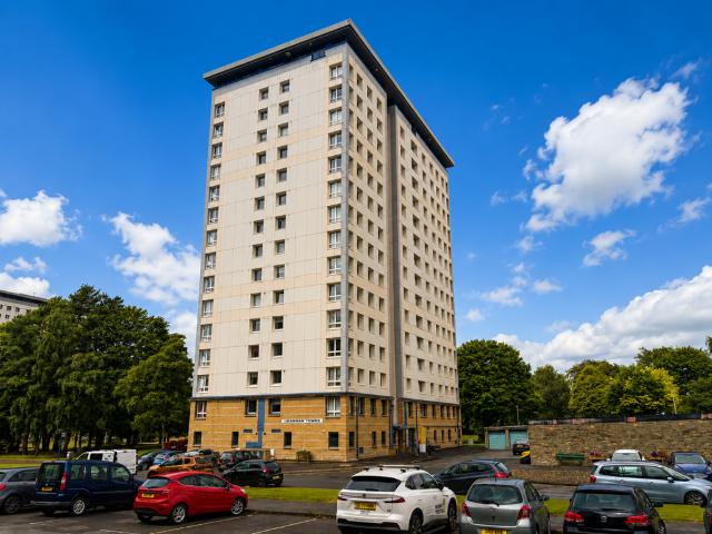 Flat for sale in Callendar Park, Scotland