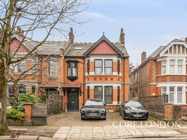 Flat for sale in London Borough of Ealing, Greater London