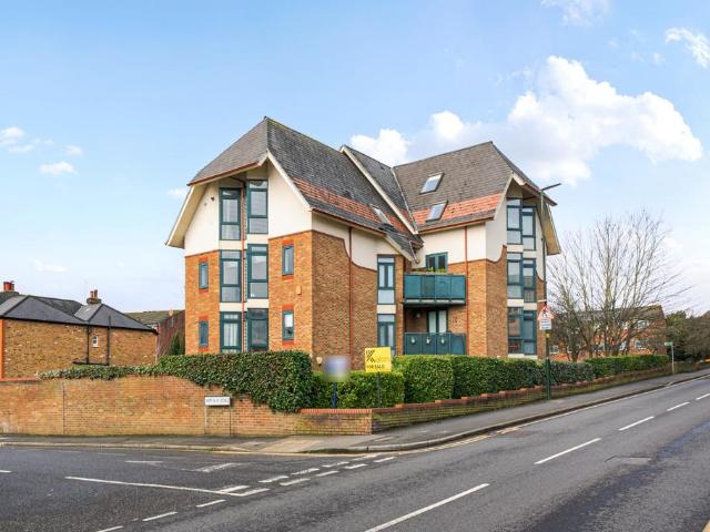 Flat for sale in Frognal, Greater London