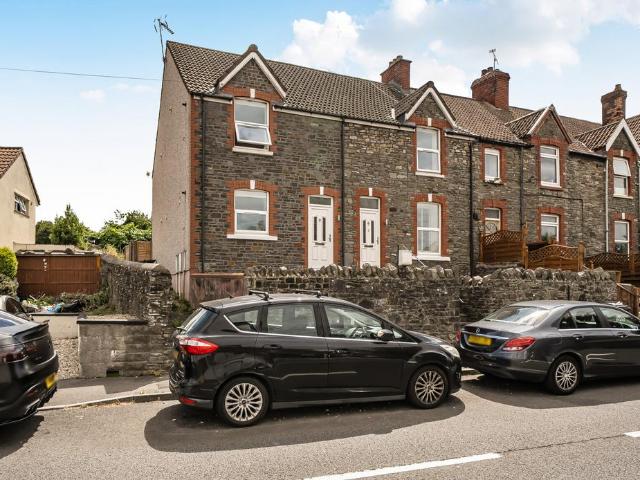 Flat for sale in Kingswood, Cadbury Heath