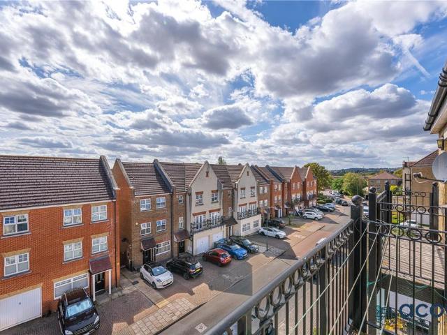 Flat for sale in Preston, Greater London