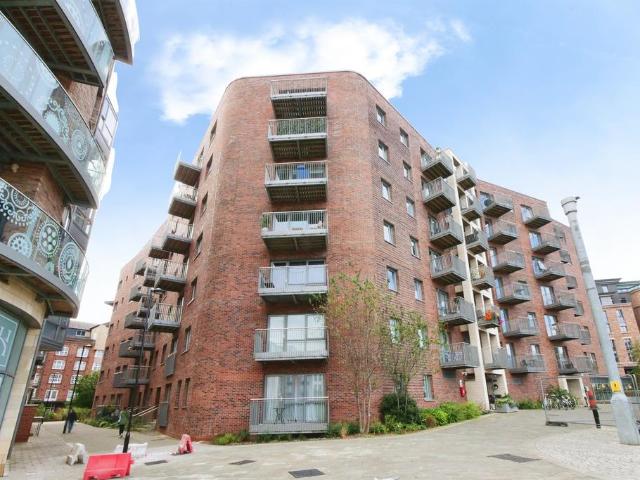 Flat for sale in Layerthorpe, York