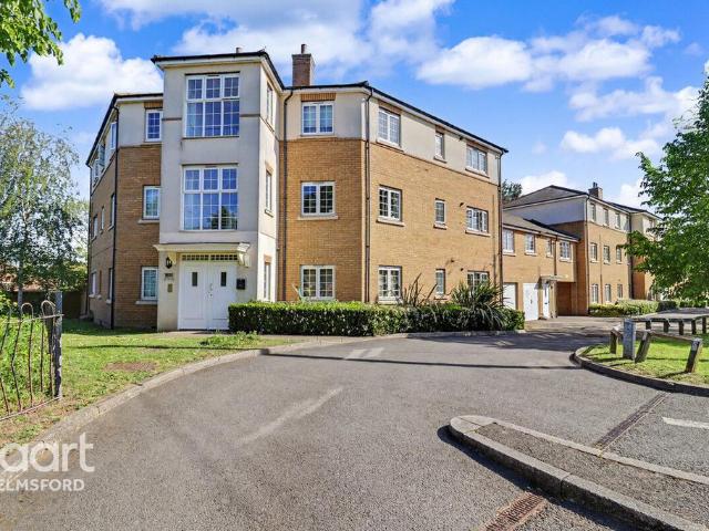 Flat for sale in Chelmsford, Essex