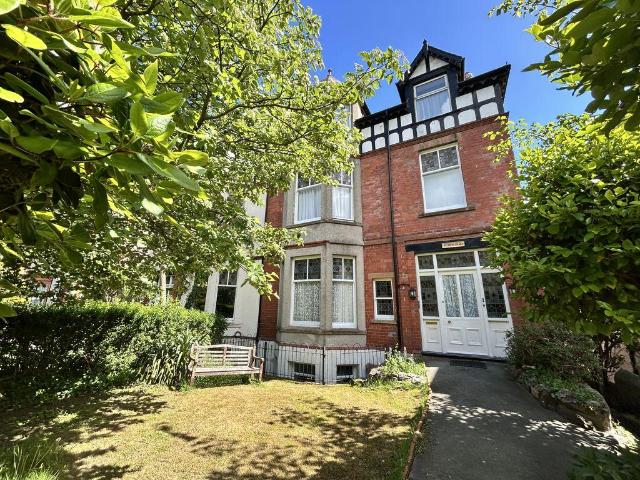 Flat for sale in Llandudno, Wales