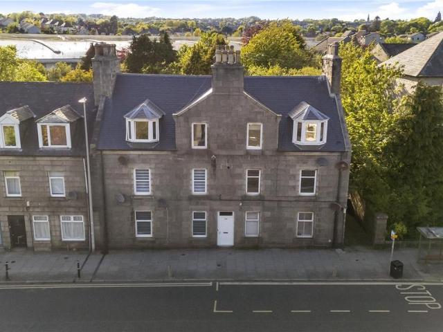 Flat for sale in Ballindoch, Scotland