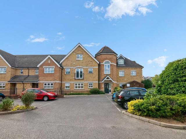 Flat for sale in London Borough of Ealing, Hanwell