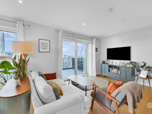 Flat for sale in Tottenham Hale, Greater London
