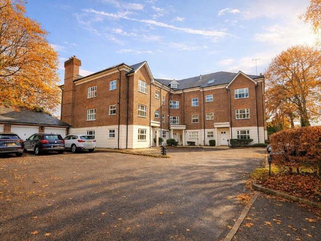 Flat for sale in Old Dean, Heol-las