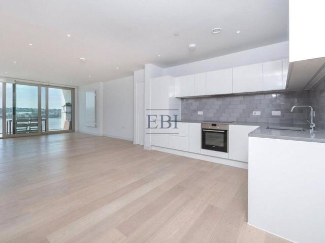 Flat for sale in Silvertown, Greater London