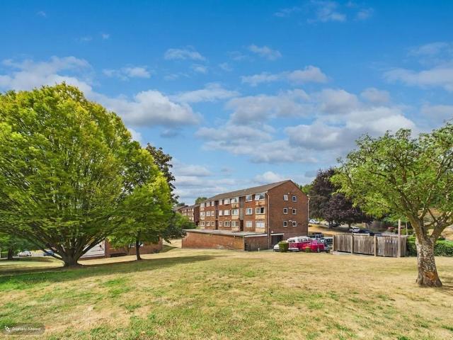 Flat for sale in Totteridge, Buckinghamshire