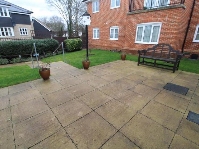 Flat for sale in Chedburgh, Suffolk