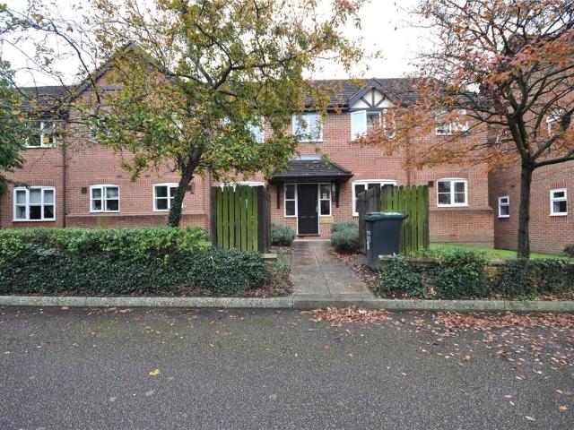 Flat for sale in Batchworth