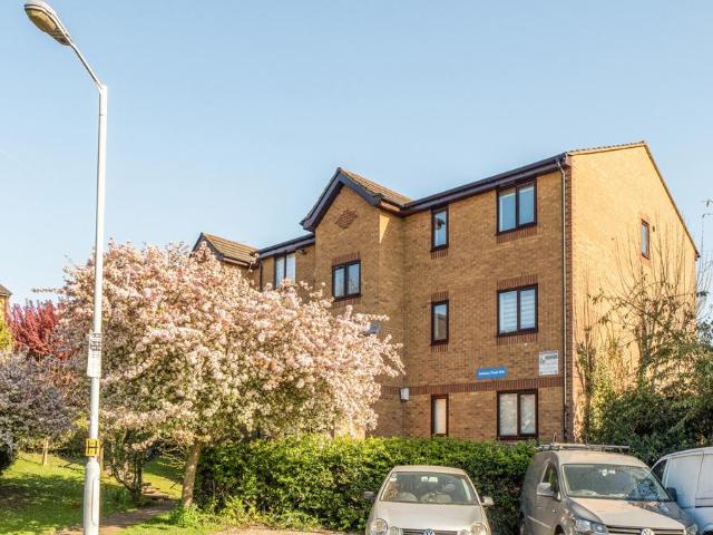 Flat for sale in London Borough of Lewisham, Deptford
