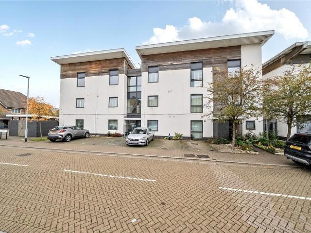 Flat for sale in Roundshaw, Greater London