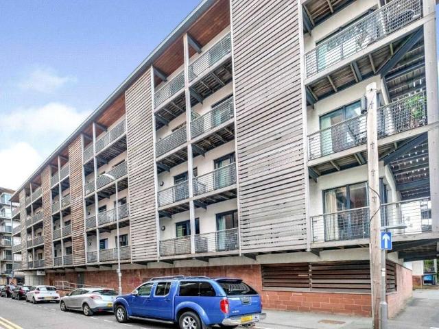 Flat for sale in Chinatown, Calderstones