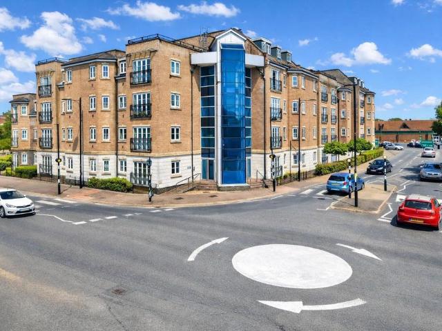 Flat for sale in Leighton-Linslade, Leighton Buzzard