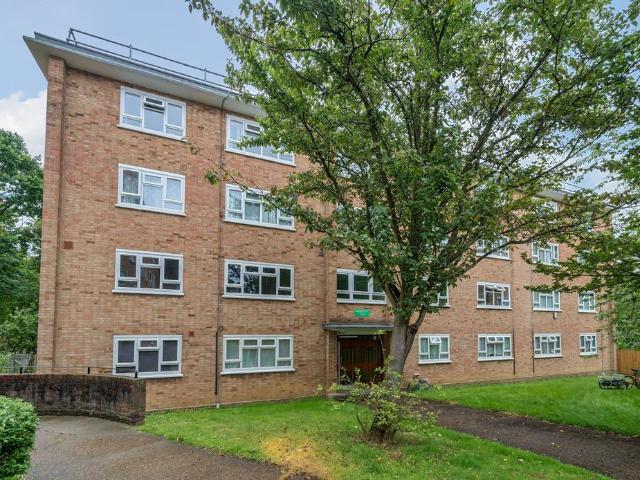 Flat for sale in Southfields, Greater London