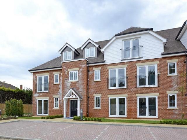 Flat for sale in Lower Halliford, Surrey