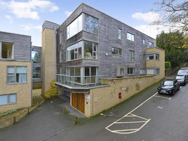 Flat for sale in Guildford Park, Guildford