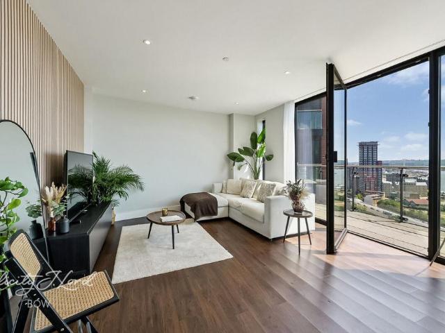 Flat for sale in Blackwall, Greater London