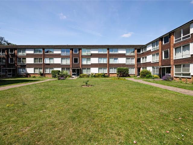 Flat for sale in Newnham, Bedford