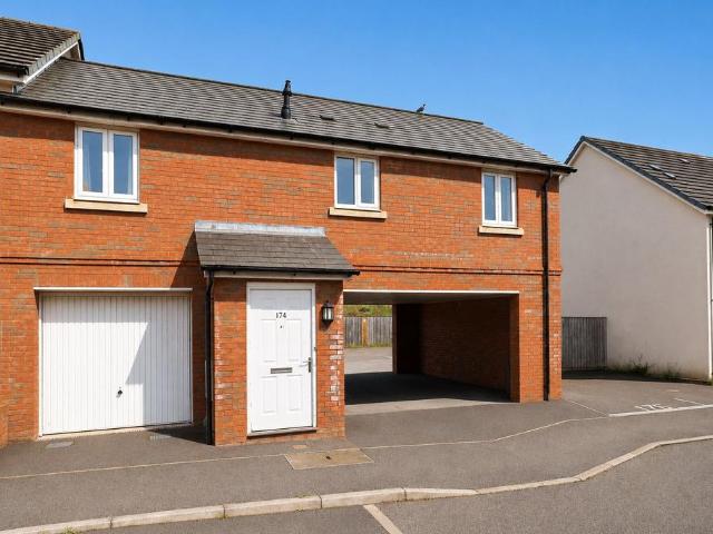 Flat for sale in Brandis Corner, Devon