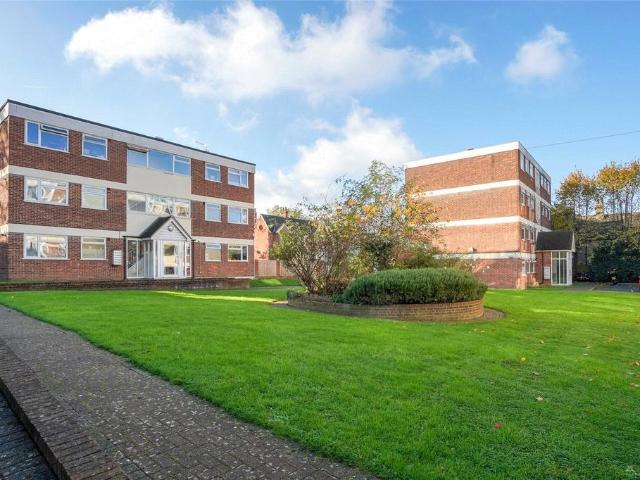 Flat for sale in Streatham, Greater London