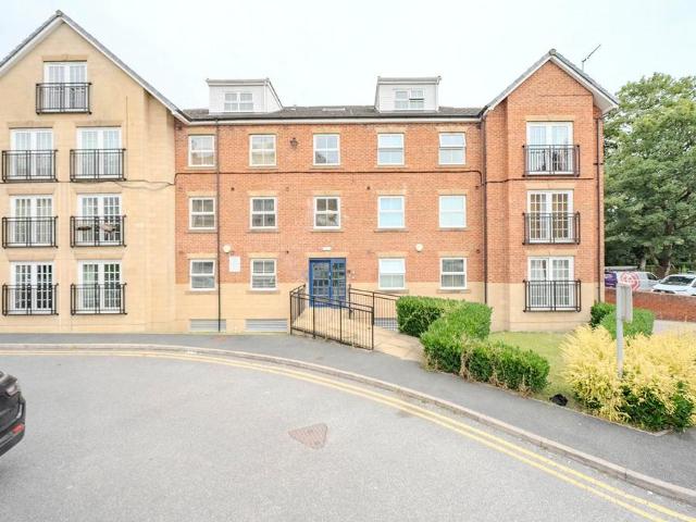 Flat for sale in Primley Park, Moortown