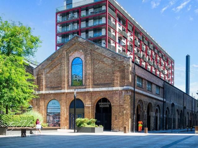 Flat for sale in Glyndon, Greater London