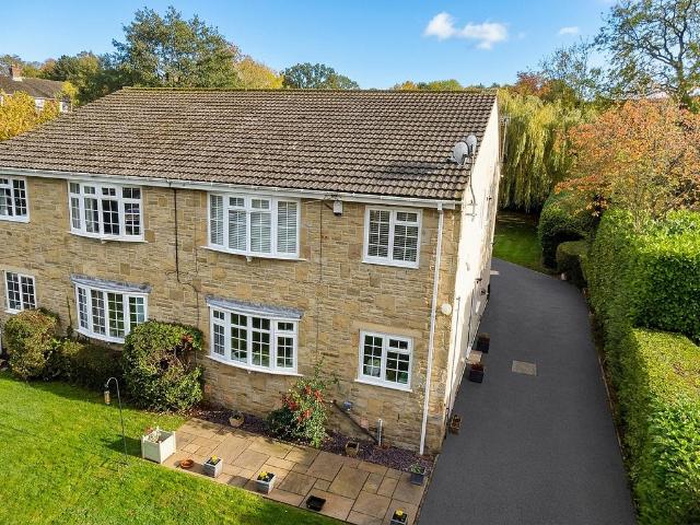 Flat for sale in Esscroft, Bradford