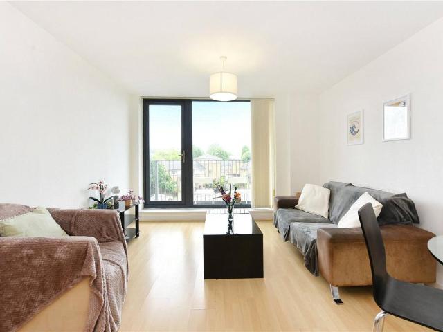 Flat for sale in London Borough of Lewisham, New Cross