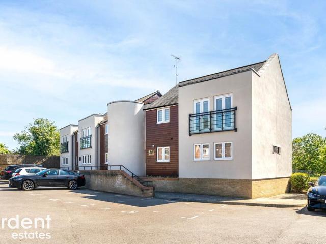Flat for sale in Maldon, Essex