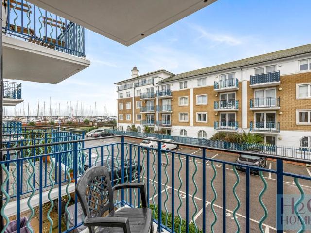 Flat for sale in Roedean