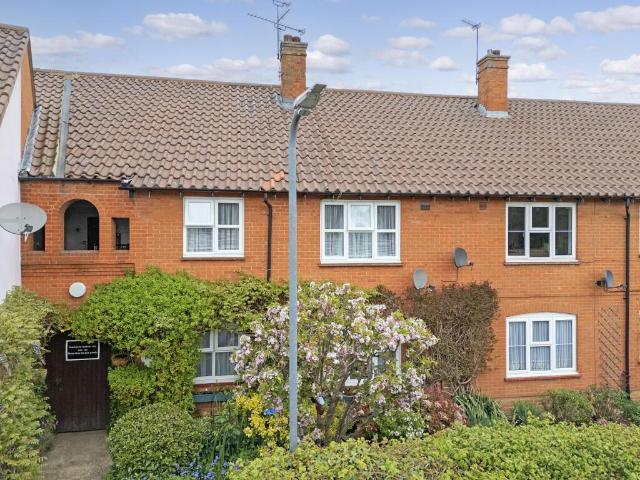 Flat for sale in Noak Hill, Noak Bridge