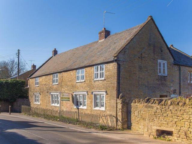 Flat for sale in West Coker, Somerset