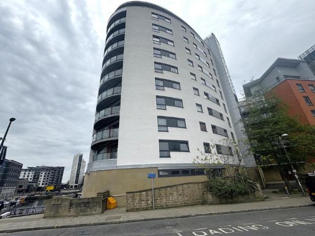 Flat for sale in Richmond Hill, West Yorkshire