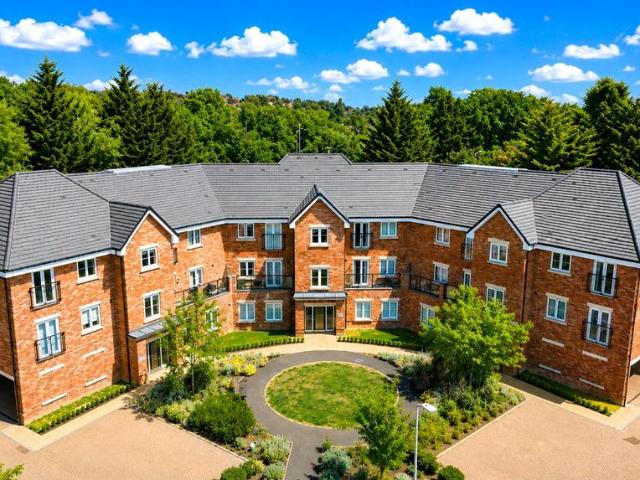 Flat for sale in Holybrook, West Berkshire