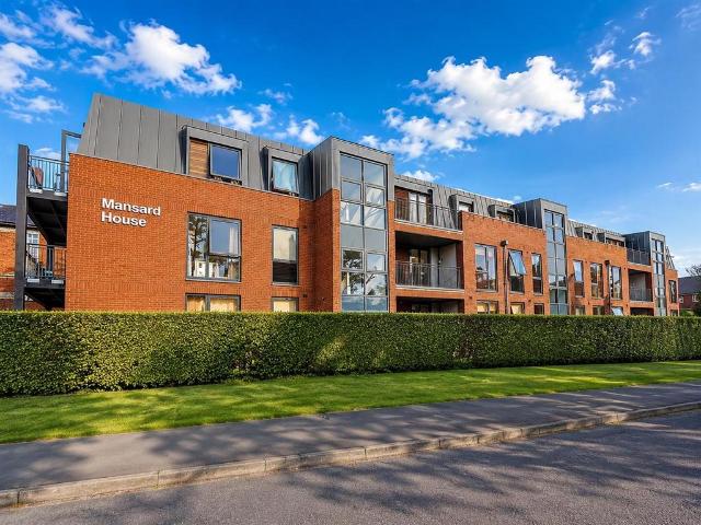 Flat for sale in Upton