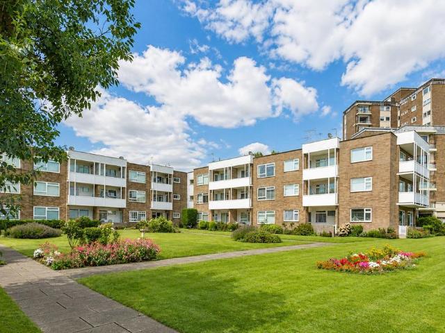 Flat for sale in Frinton and Walton, Dale Hill