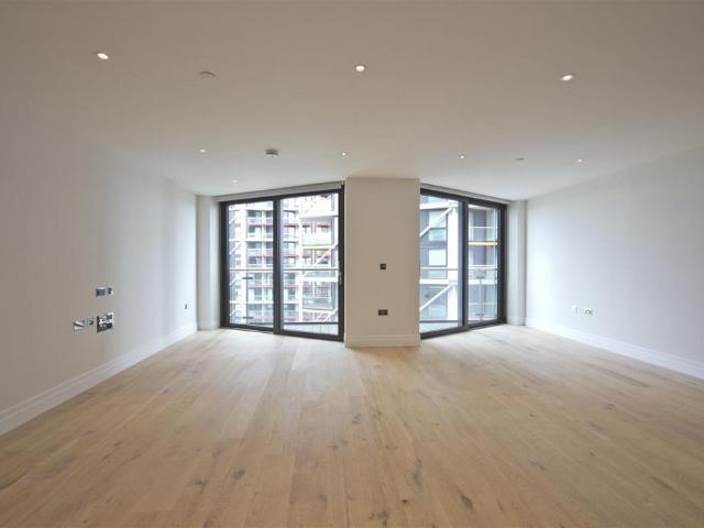 Flat for sale in Nine Elms, Greater London