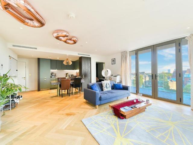 Flat for sale in West Hampstead, Greater London