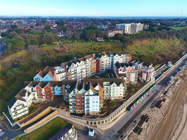 Flat for sale in Pokesdown, Bournemouth