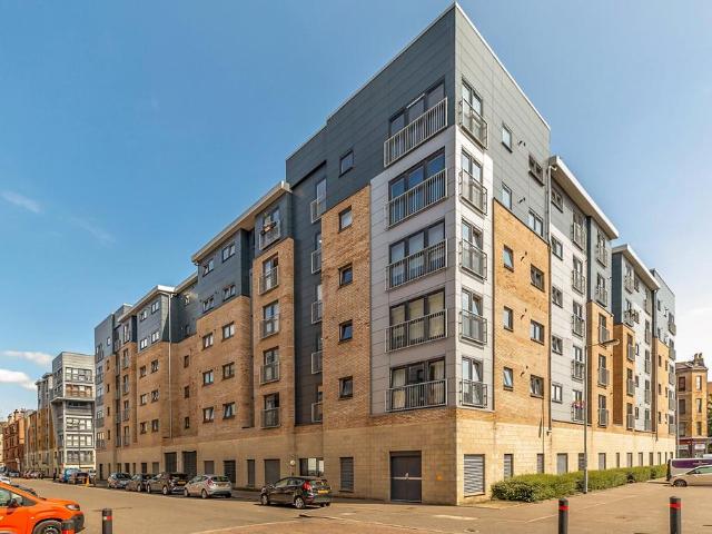 Flat for sale in Strathbungo, Scotland