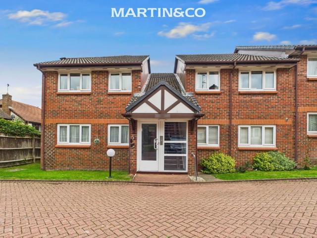 Flat for sale in Emmbrook, Wokingham