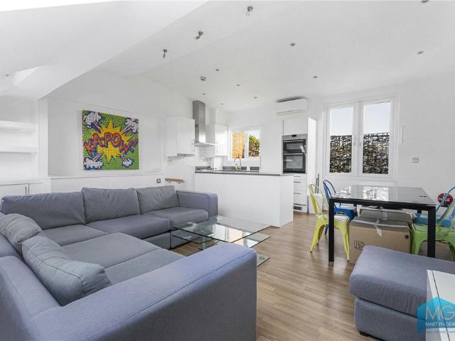 Flat for sale in South Hampstead, Greater London