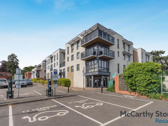 Flat for sale in Abbey End, Green Close
