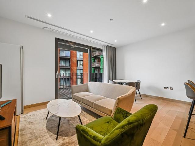 Flat for sale in Nine Elms, Greater London