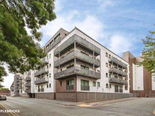 Flat for sale in Ardwick, Manchester
