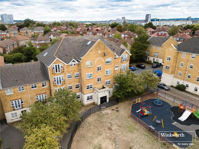Flat for sale in Kingsbury, Greater London