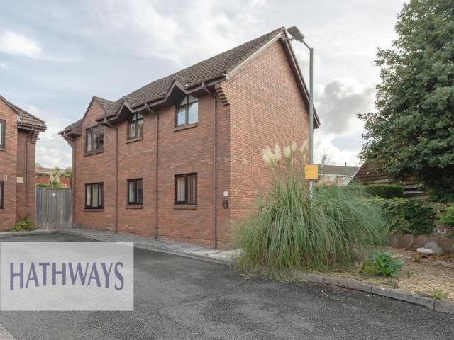 Flat for sale in Croesyceiliog, Cwmbrân